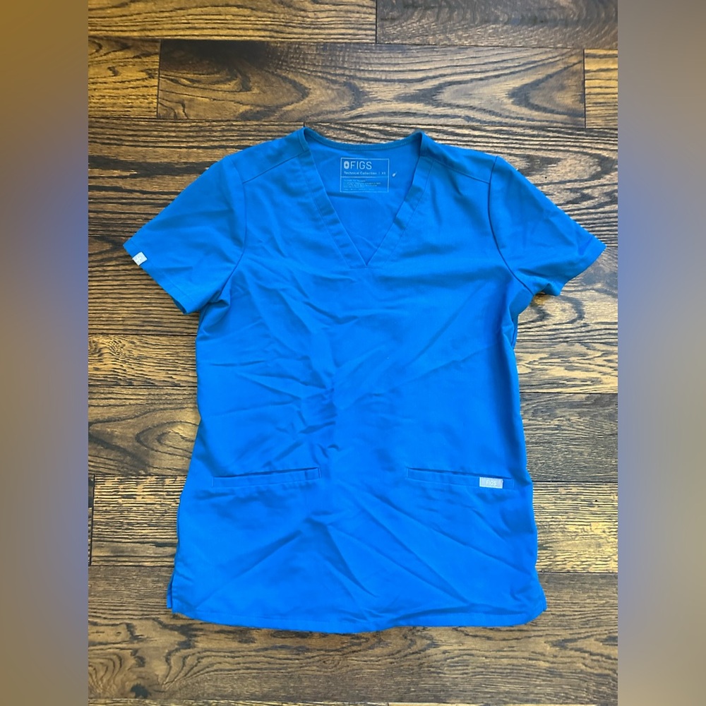 Figs Casma Two-Pocket V-Neck Scrub Top, XS